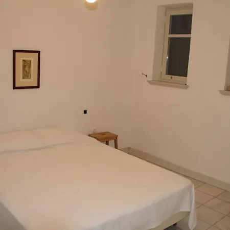 Castanea, 7 Minutes From Naousa * Isterni (Paros)